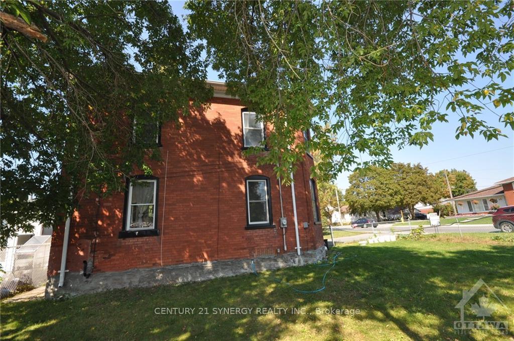 Photo 7 of 74 Jasper Avenue, Smiths Falls — HOMEH