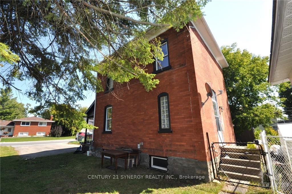 Photo 8 of 74 Jasper Avenue, Smiths Falls — HOMEH
