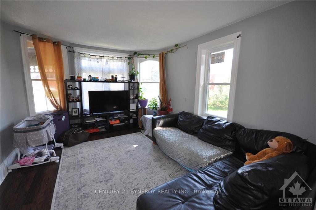 Photo 12 of 74 Jasper Avenue, Smiths Falls — HOMEH
