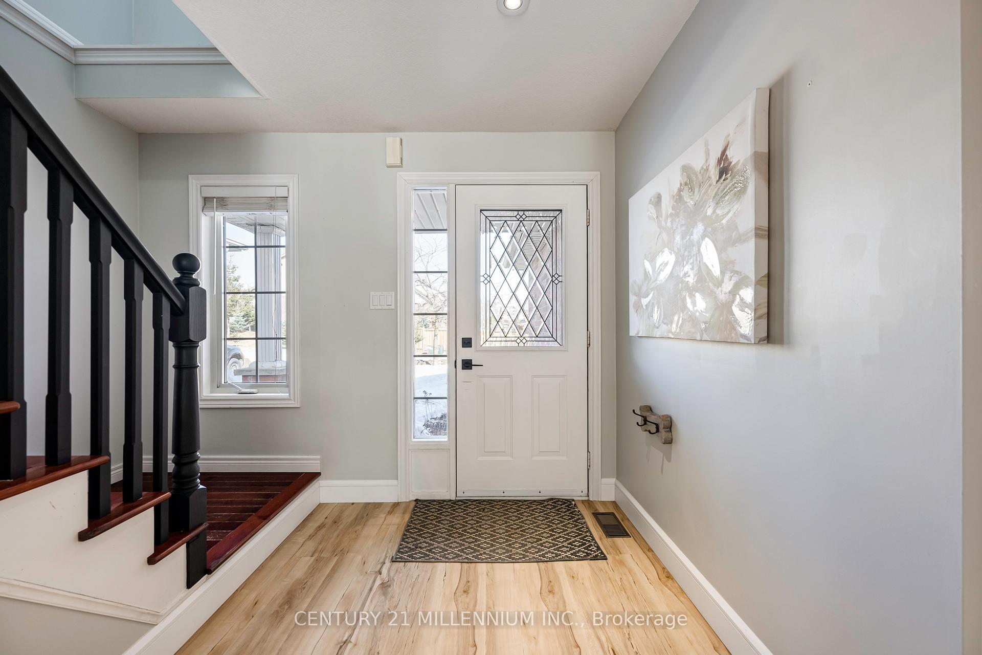Photo 4 of 416 Rintoul Crescent, Shelburne — HOMEH