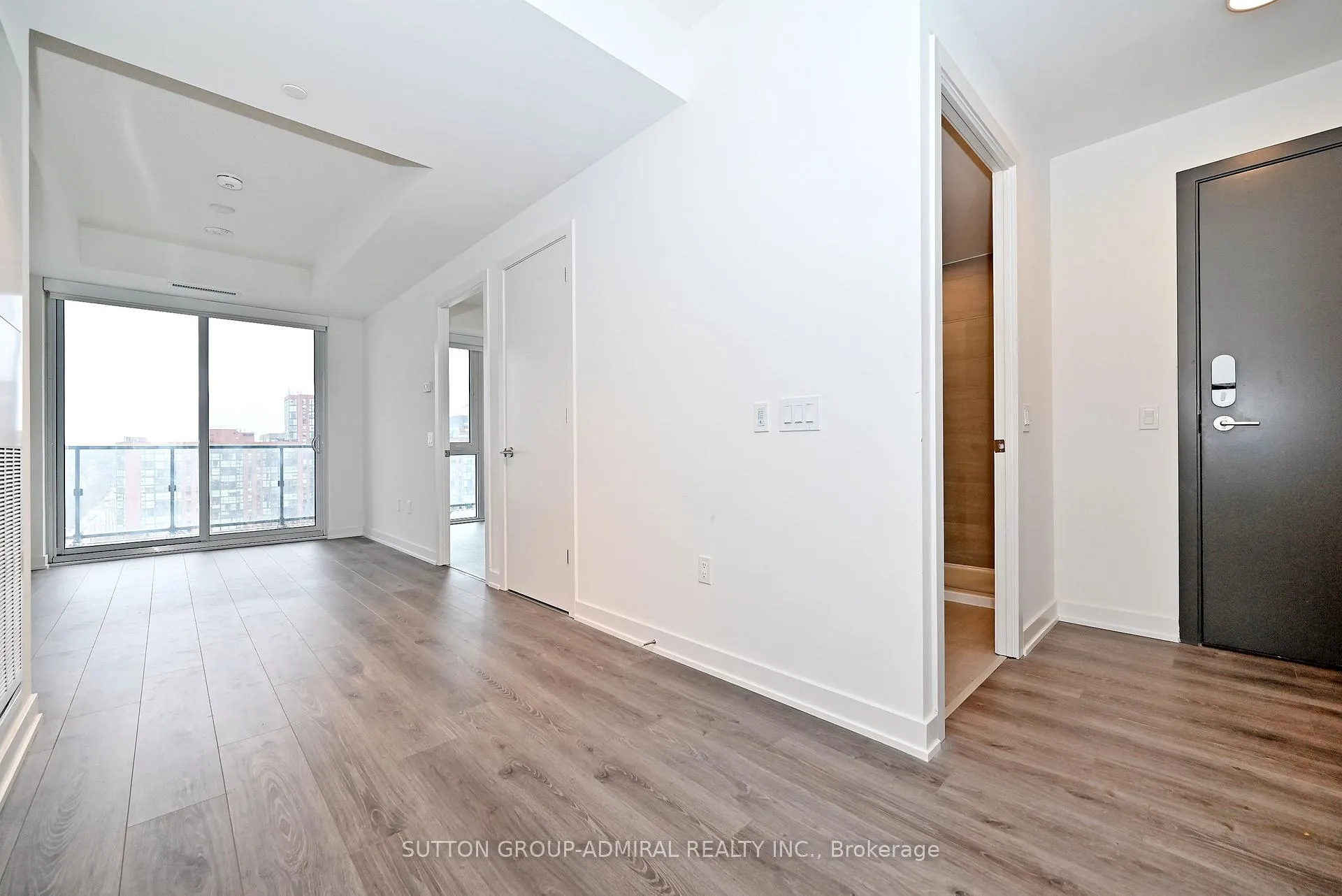 Photo 8 of Unit 1108, 9 Tecumseth Street, Toronto, Niagara — HOMEH