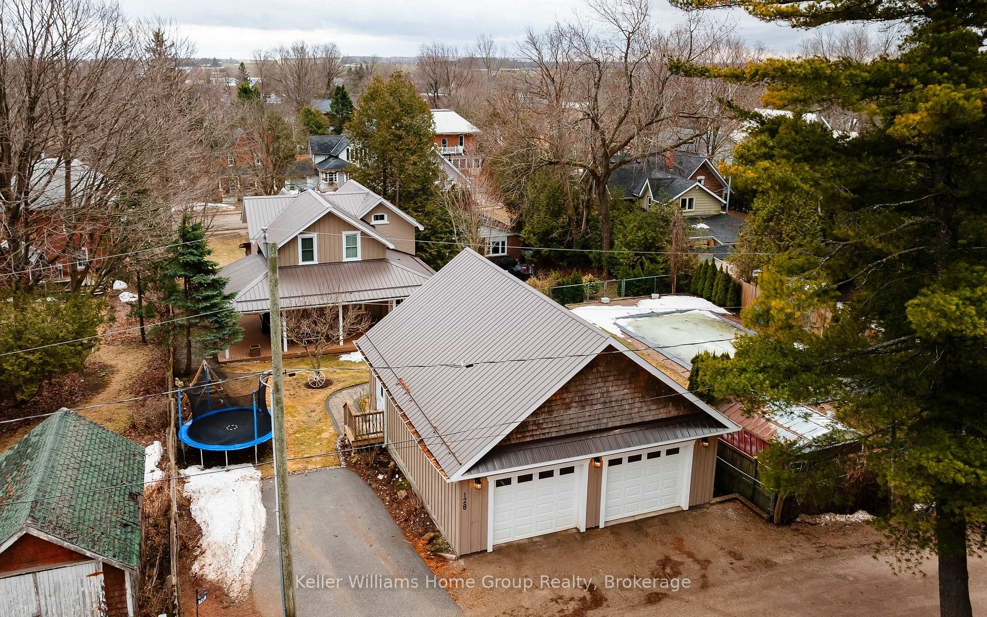 Photo 3 of 128 Second Avenue W, Shelburne — HOMEH