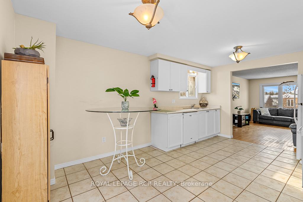 Photo 12 of 531 Park Avenue, Shelburne — HOMEH
