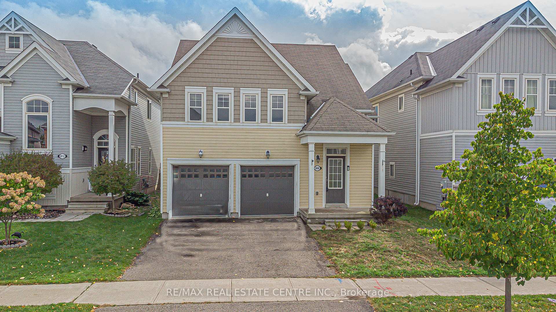 Front of 808 O'Reilly Crescent