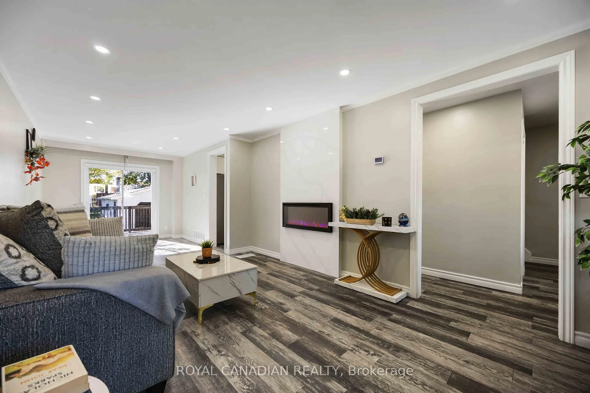 Photo 10 of 1057 King Street E, Oshawa, Donevan — HOMEH