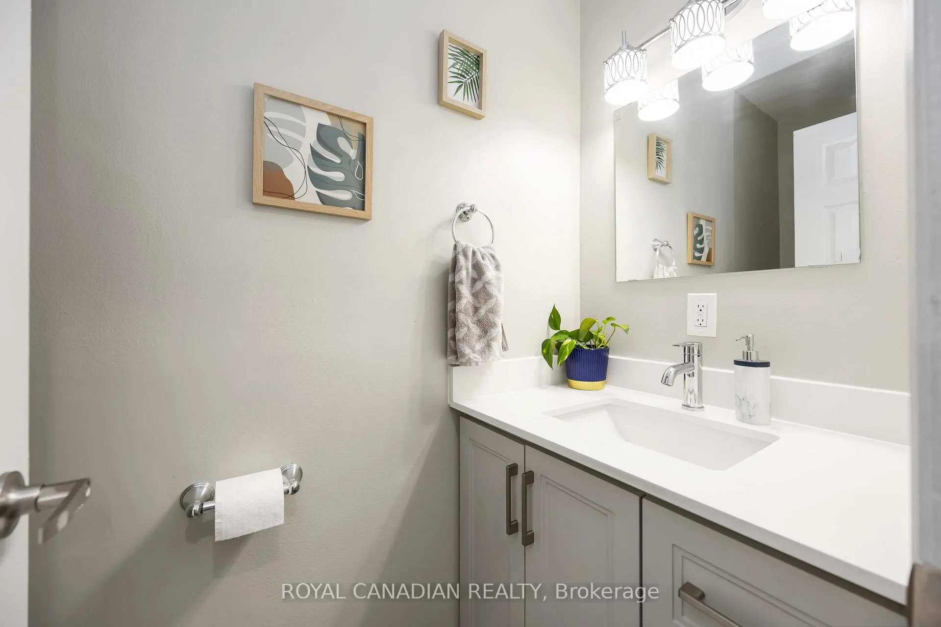 Photo 15 of 1057 King Street E, Oshawa, Donevan — HOMEH