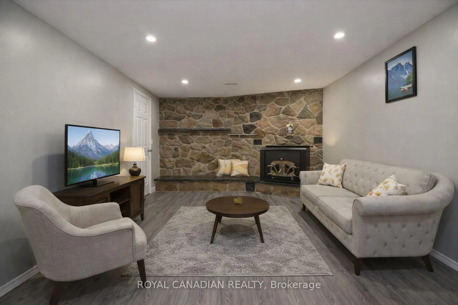 Photo 26 of 1057 King Street E, Oshawa, Donevan — HOMEH
