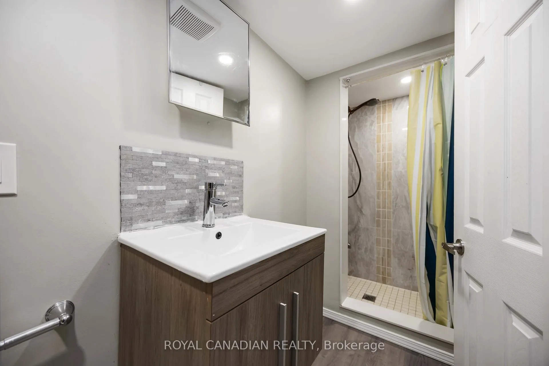 Photo 30 of 1057 King Street E, Oshawa, Donevan — HOMEH