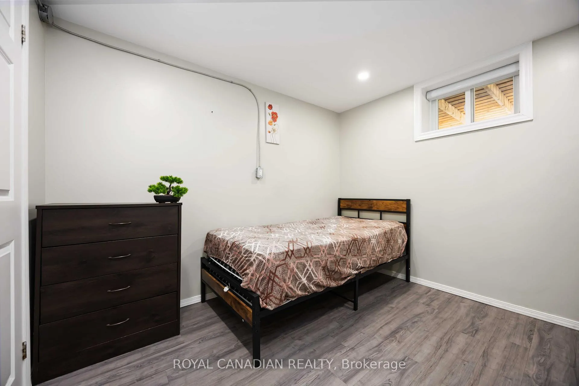Photo 31 of 1057 King Street E, Oshawa, Donevan — HOMEH