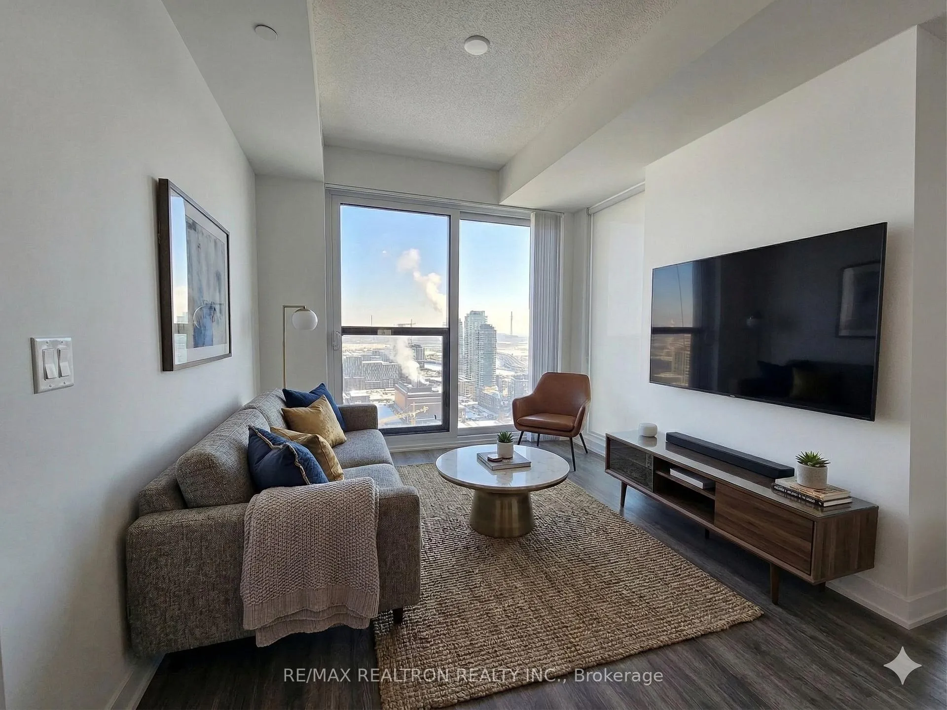 Photo 4 of Unit 3905, 180 Front Street E, Toronto, Moss Park — HOMEH