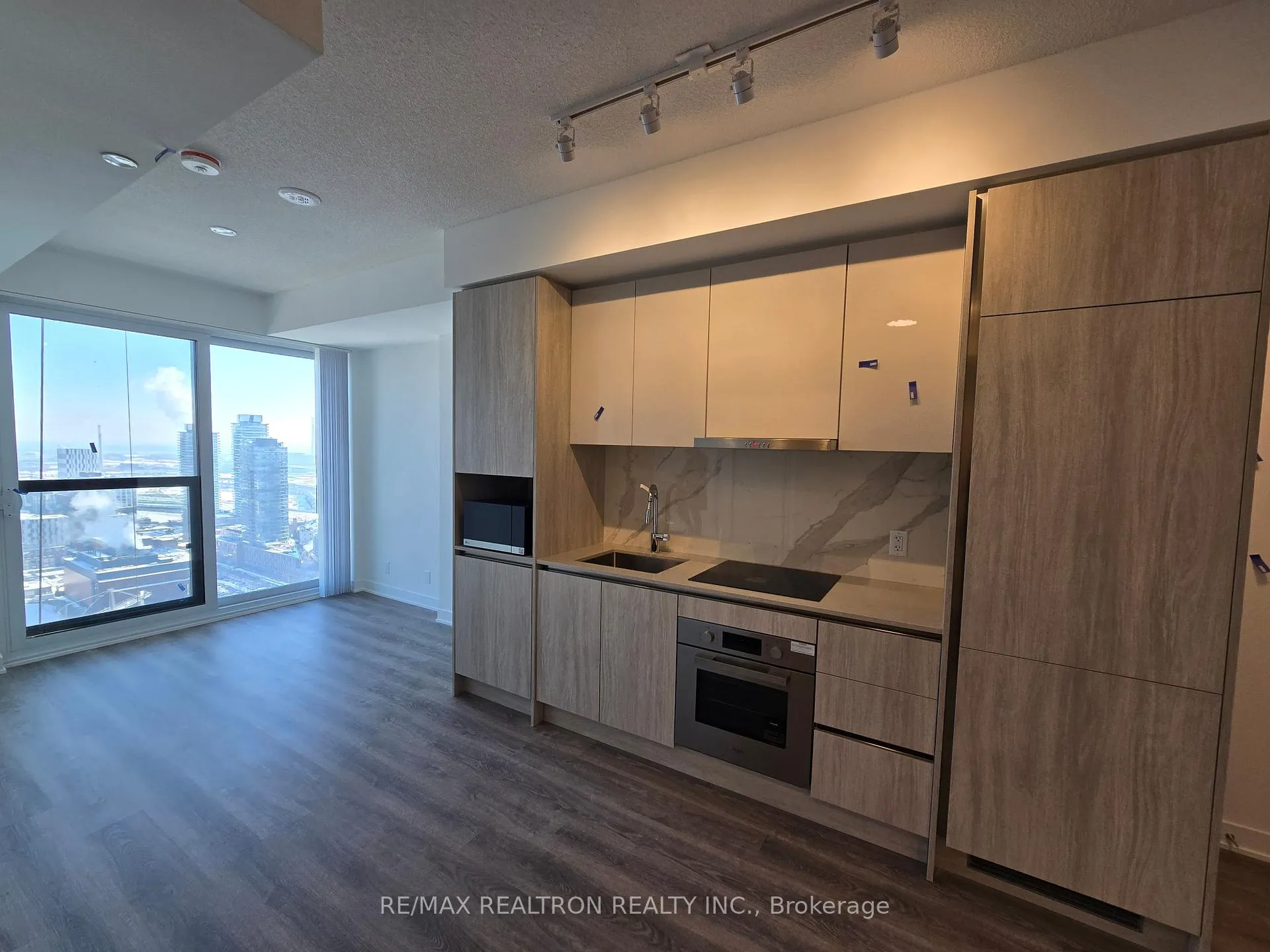 Photo 5 of Unit 3905, 180 Front Street E, Toronto, Moss Park — HOMEH