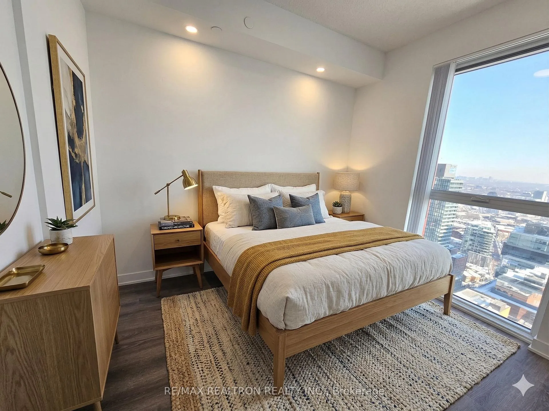 Photo 6 of Unit 3905, 180 Front Street E, Toronto, Moss Park — HOMEH