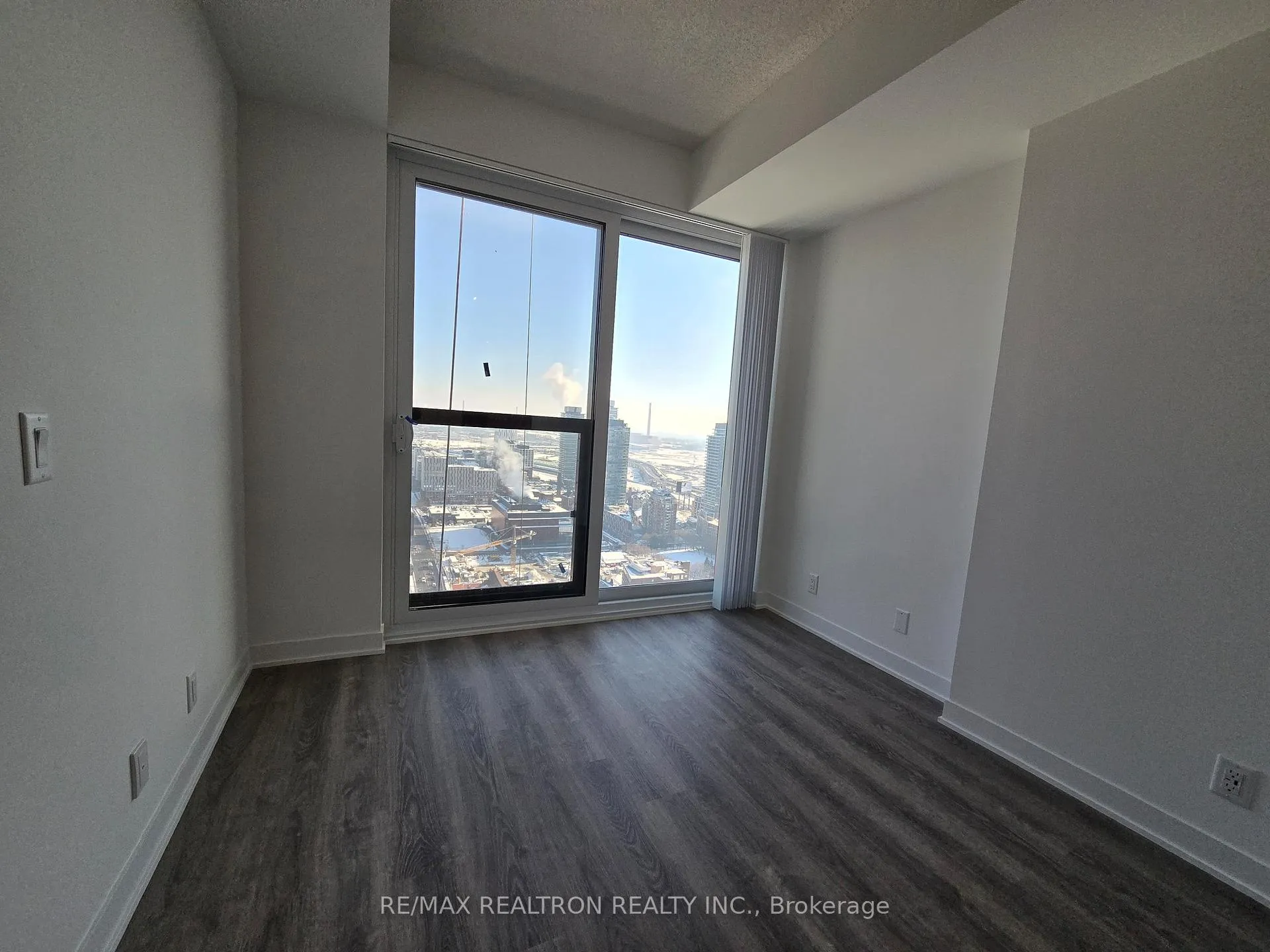 Photo 10 of Unit 3905, 180 Front Street E, Toronto, Moss Park — HOMEH