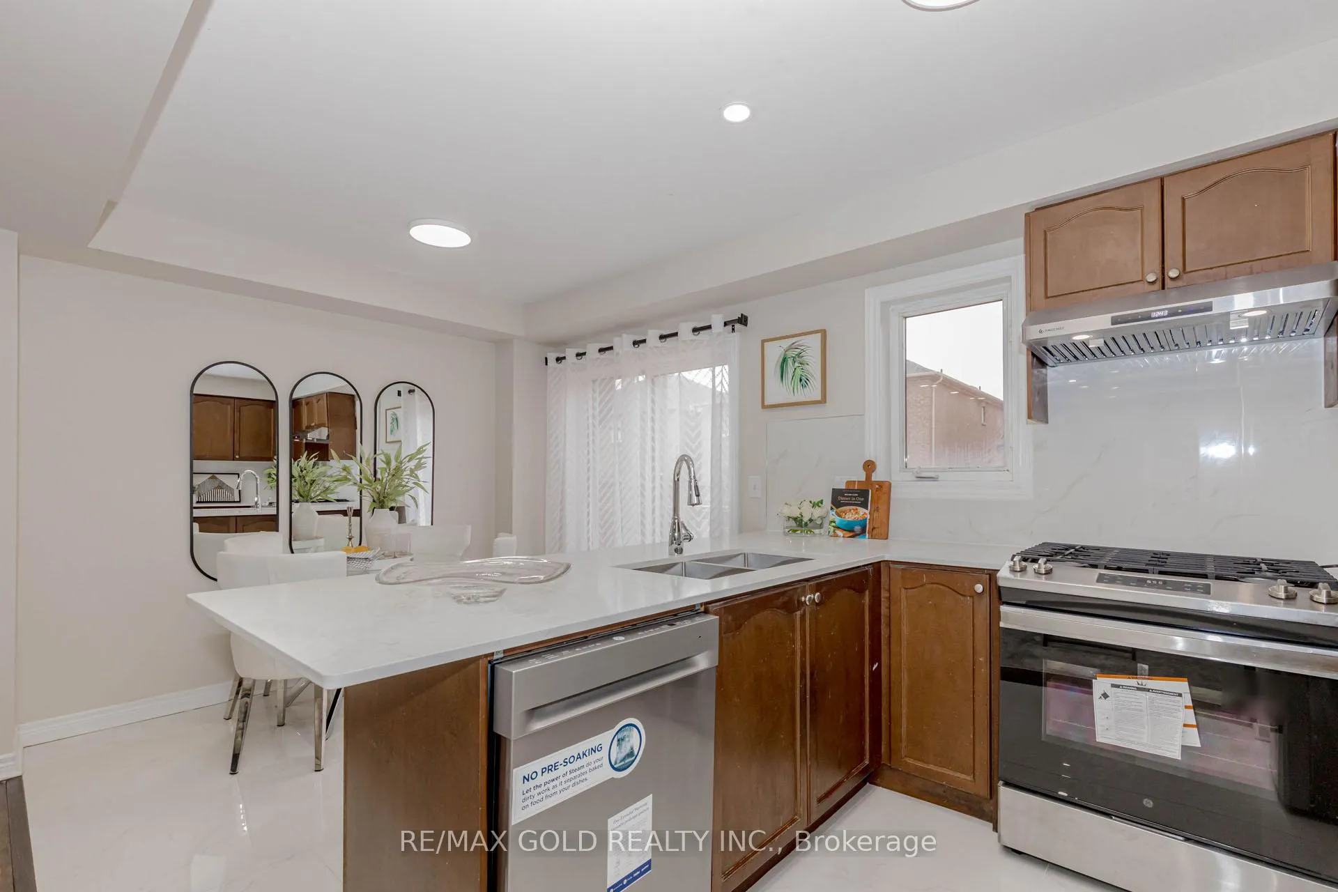 Photo 19 of 154 Brussels Avenue, Brampton, Sandringham-Wellington — HOMEH