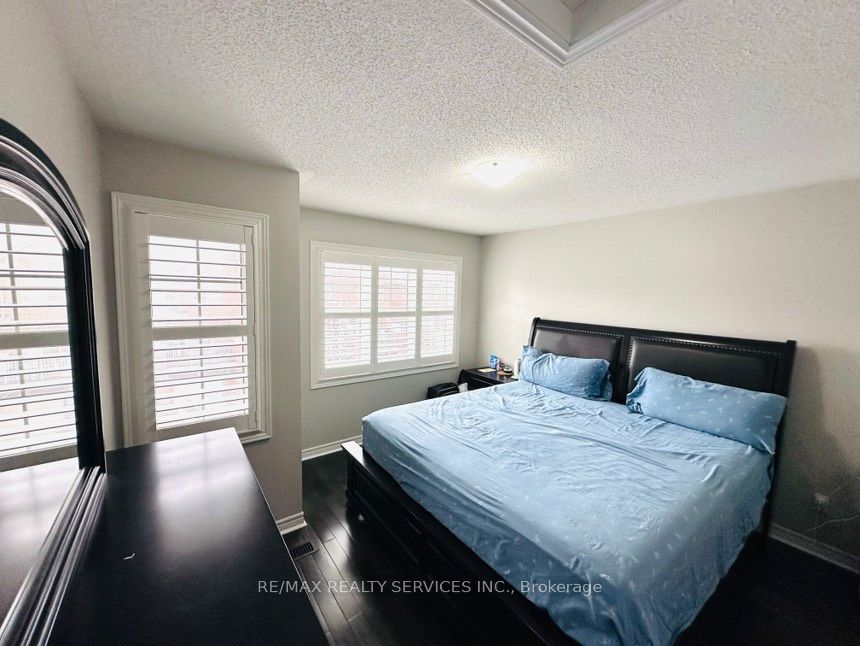 Photo 17 of 29 Peach Drive, Brampton, Sandringham-Wellington — HOMEH