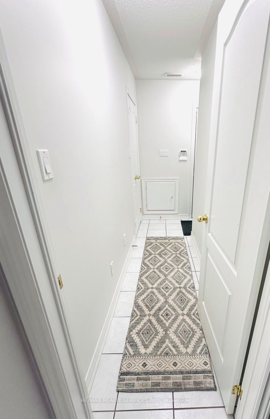 Photo 6 of 29 Peach Drive, Brampton, Sandringham-Wellington — HOMEH