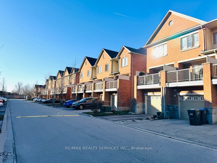 Photo 21 of 29 Peach Drive, Brampton, Sandringham-Wellington — HOMEH