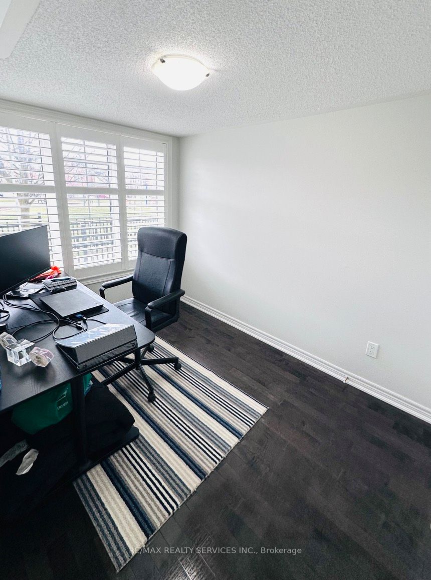 Photo 3 of 29 Peach Drive, Brampton, Sandringham-Wellington — HOMEH
