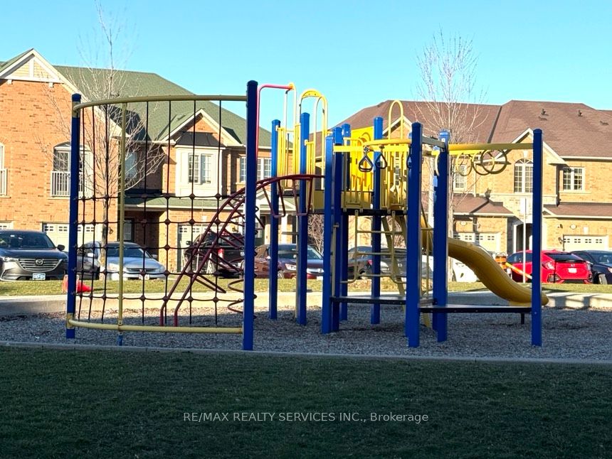 Photo 26 of 29 Peach Drive, Brampton, Sandringham-Wellington — HOMEH