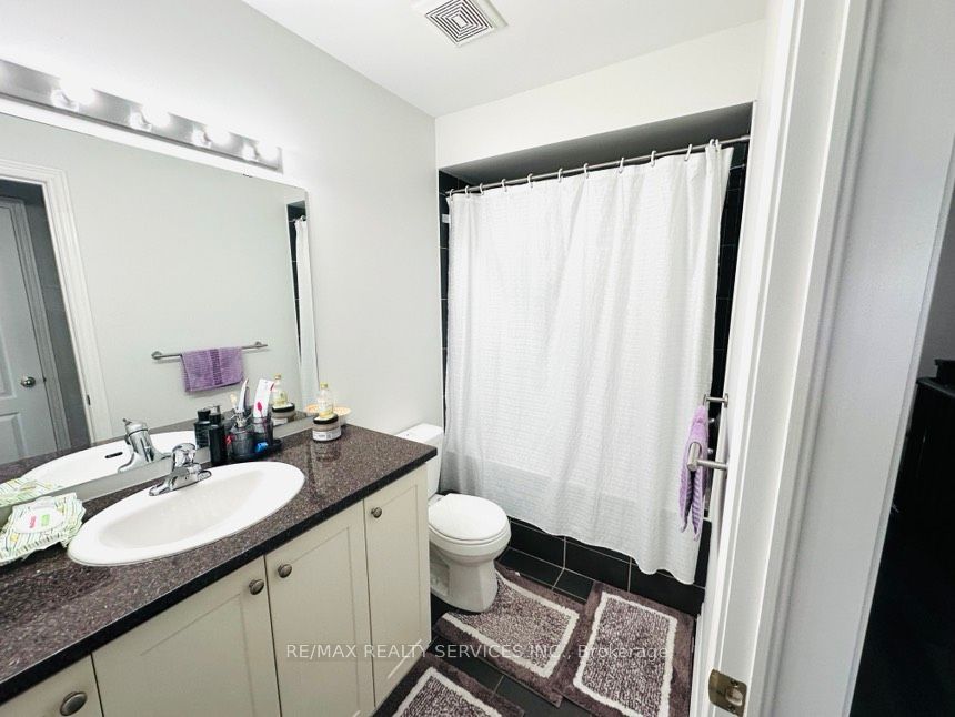 Photo 18 of 29 Peach Drive, Brampton, Sandringham-Wellington — HOMEH
