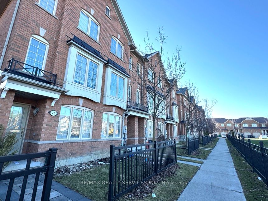 Photo 19 of 29 Peach Drive, Brampton, Sandringham-Wellington — HOMEH