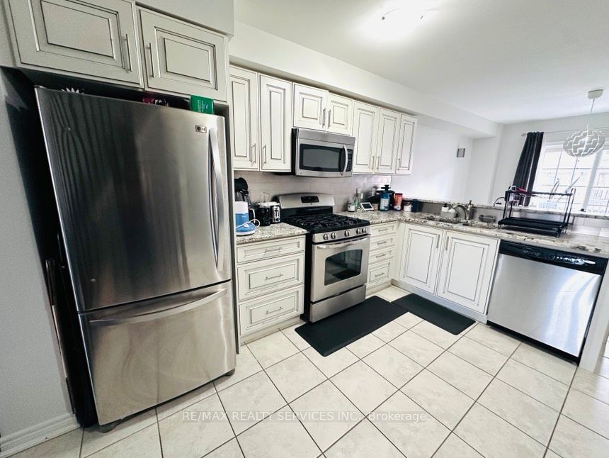 Photo 10 of 29 Peach Drive, Brampton, Sandringham-Wellington — HOMEH