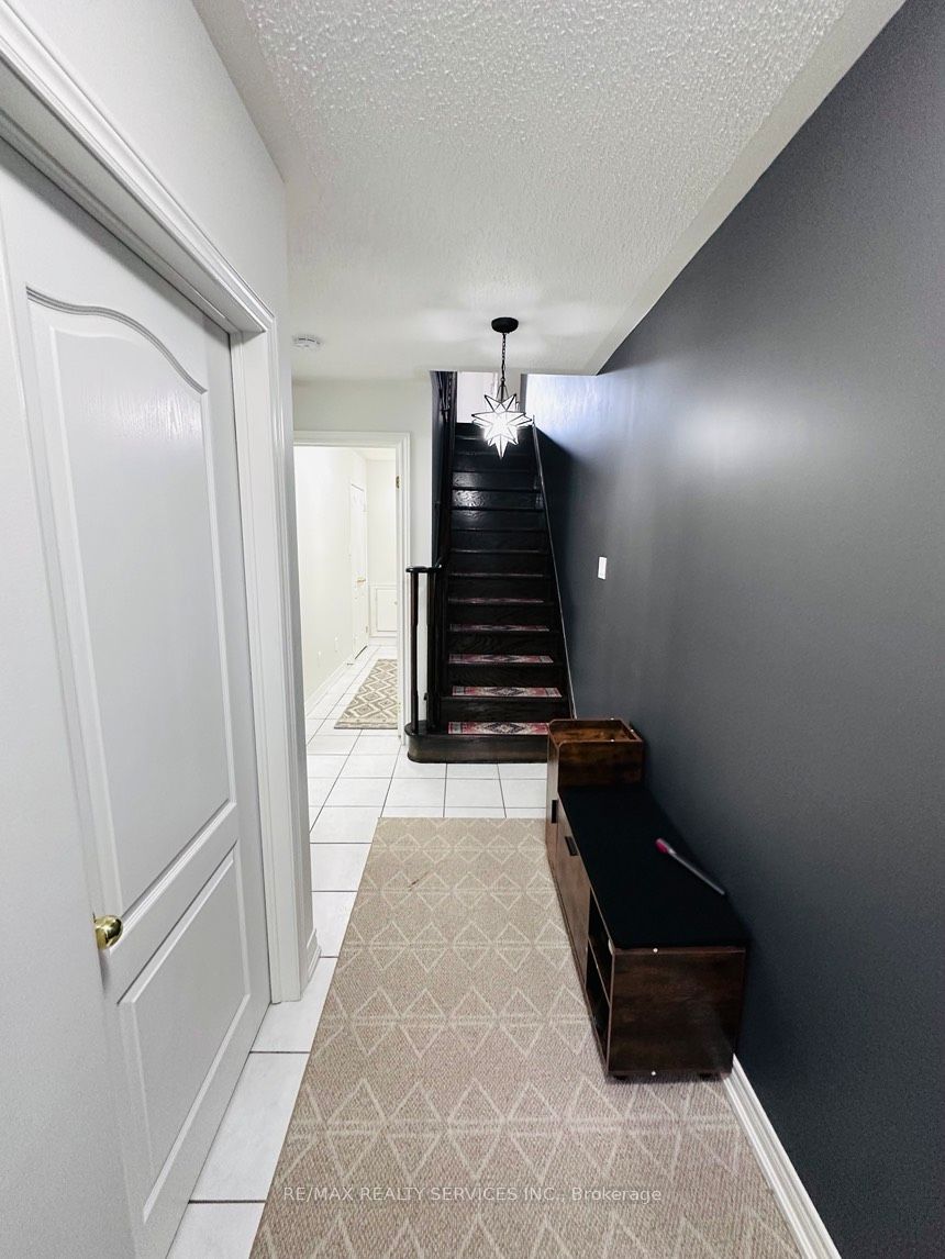 Photo 2 of 29 Peach Drive, Brampton, Sandringham-Wellington — HOMEH