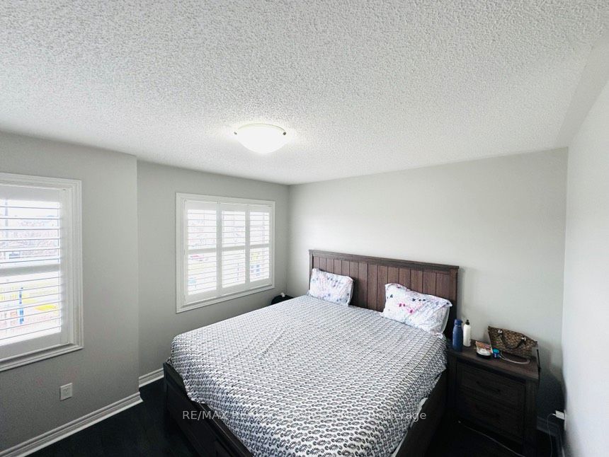 Photo 14 of 29 Peach Drive, Brampton, Sandringham-Wellington — HOMEH