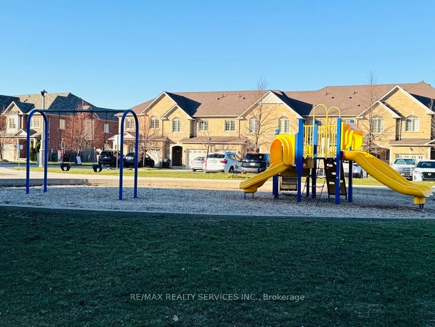 Photo 25 of 29 Peach Drive, Brampton, Sandringham-Wellington — HOMEH