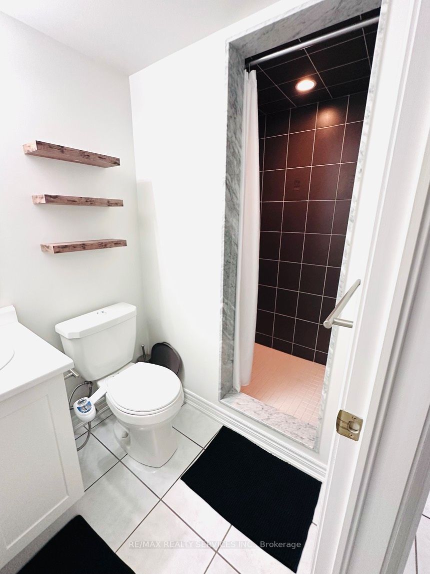 Photo 5 of 29 Peach Drive, Brampton, Sandringham-Wellington — HOMEH