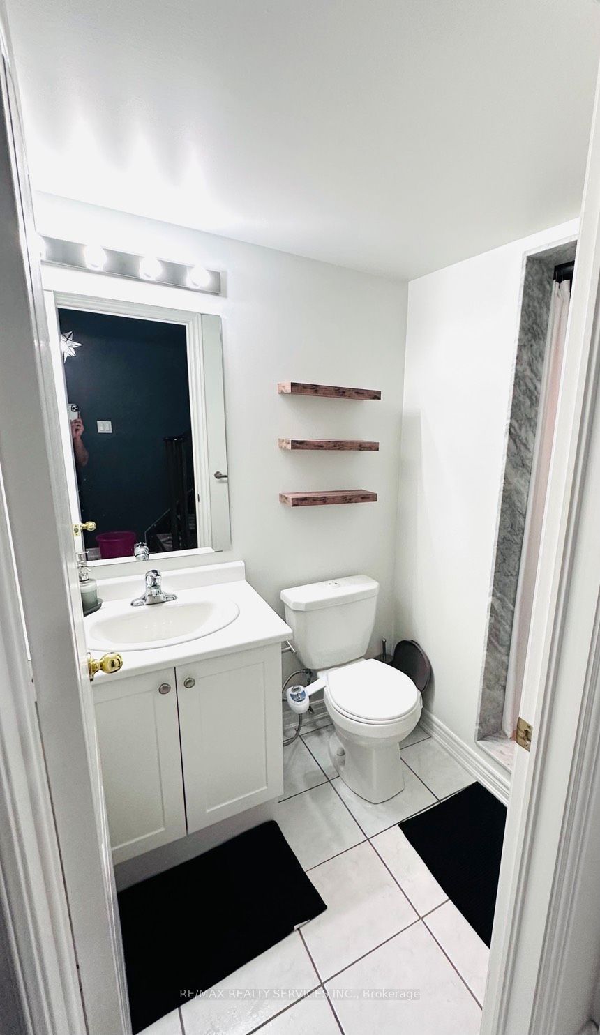 Photo 4 of 29 Peach Drive, Brampton, Sandringham-Wellington — HOMEH