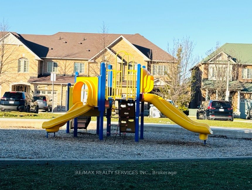 Photo 24 of 29 Peach Drive, Brampton, Sandringham-Wellington — HOMEH