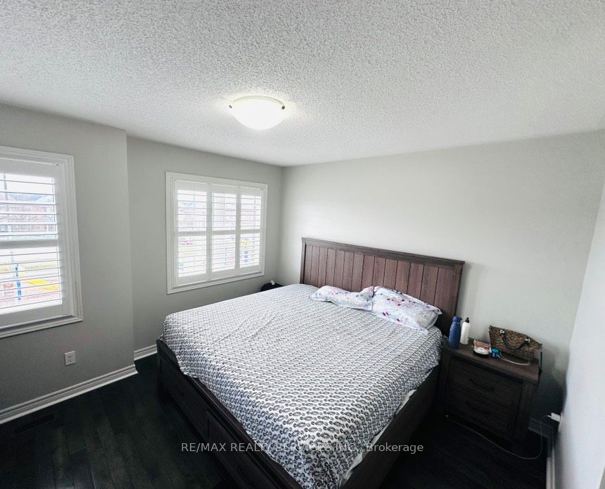 Photo 13 of 29 Peach Drive, Brampton, Sandringham-Wellington — HOMEH