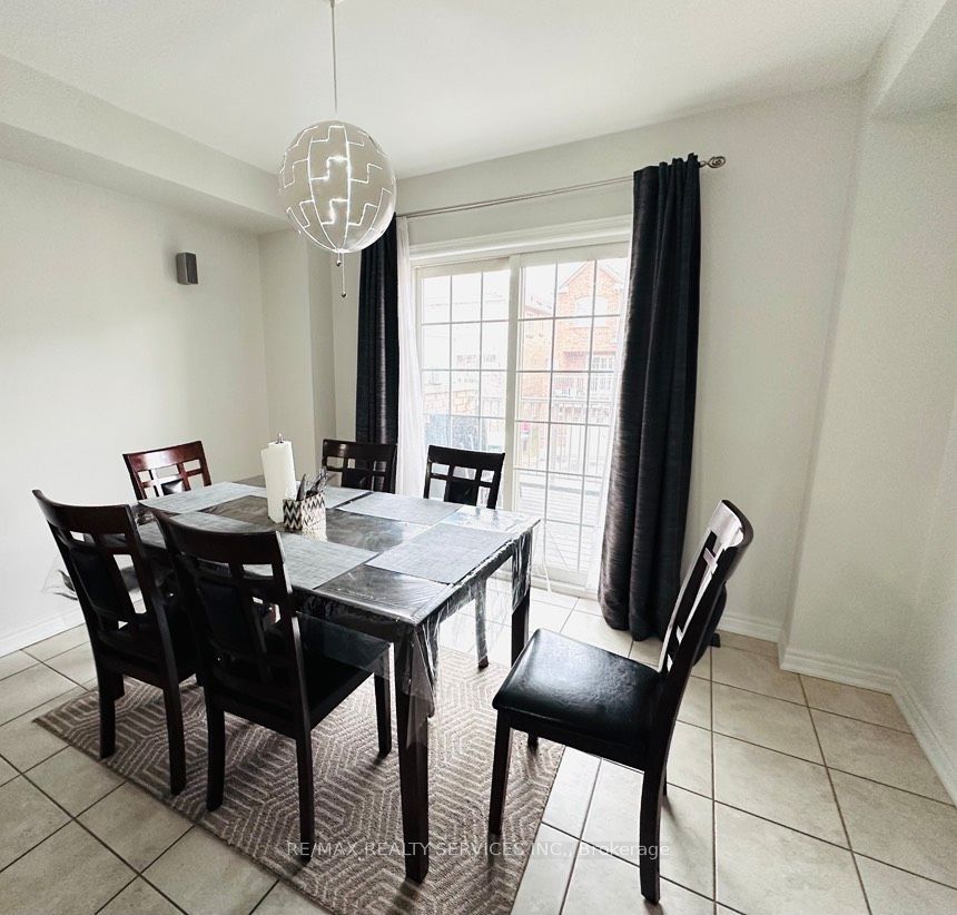 Photo 9 of 29 Peach Drive, Brampton, Sandringham-Wellington — HOMEH