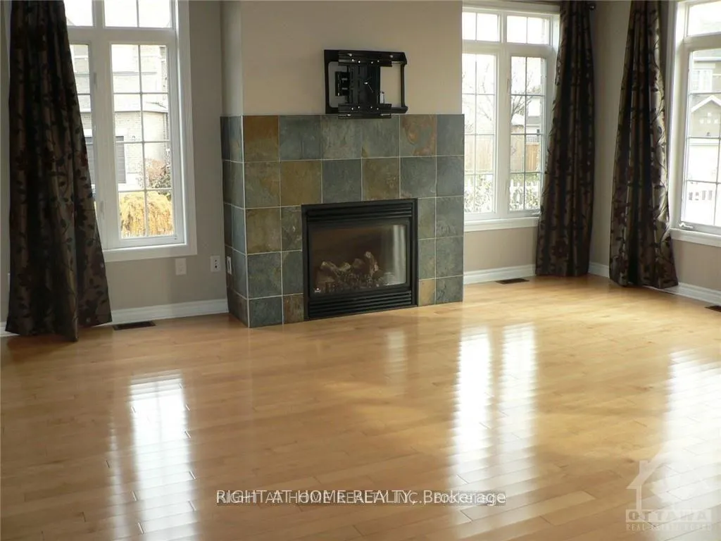 Photo 7 of 476 Foxhall Way, Ottawa, Kanata - Bridlewood — HOMEH