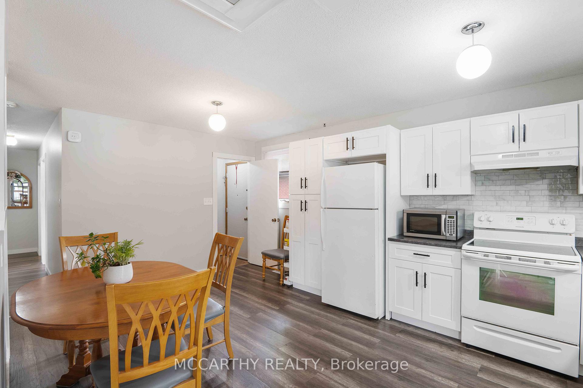 Photo 3 of 433 First Avenue E, Shelburne — HOMEH