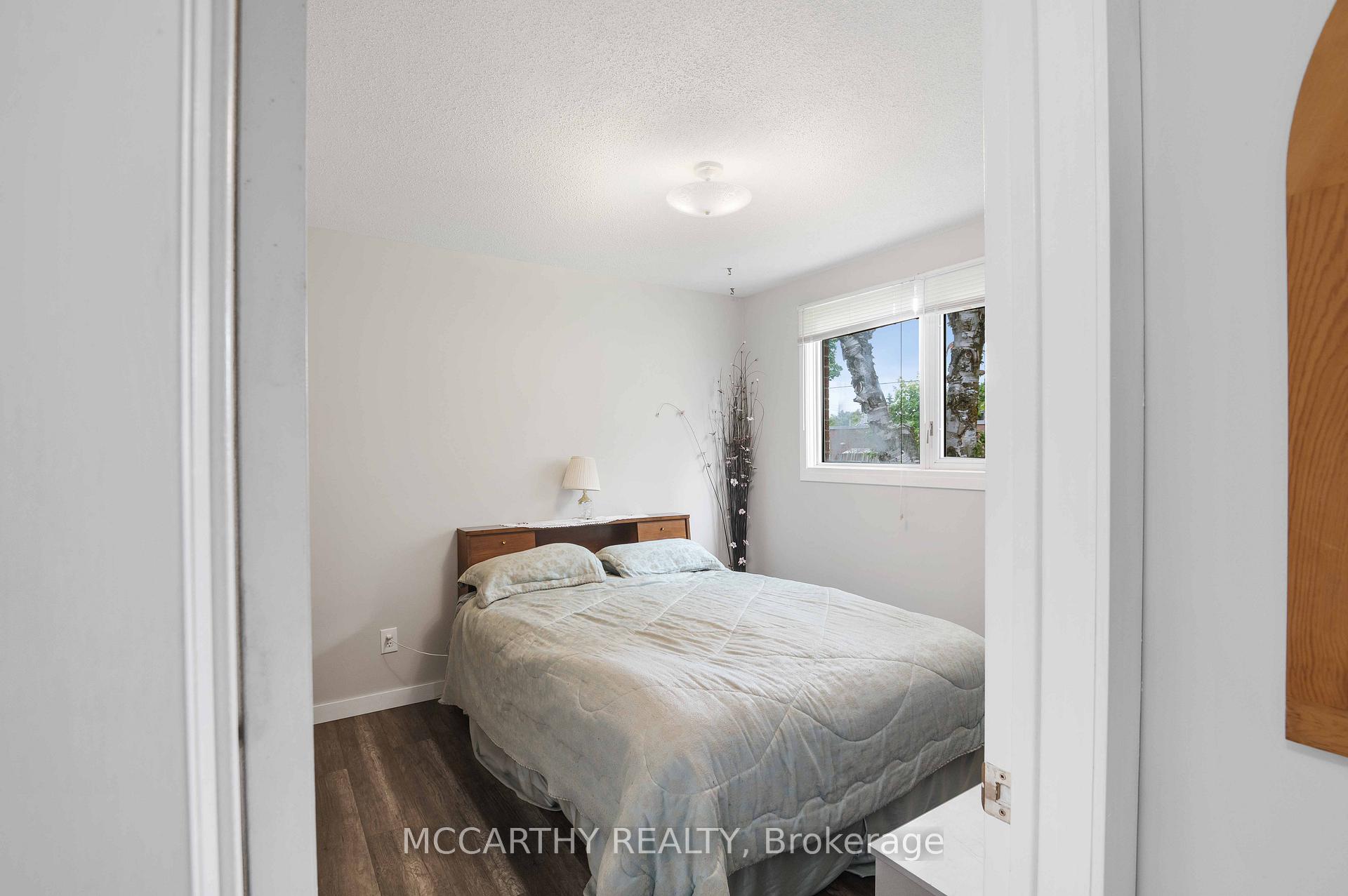 Photo 13 of 433 First Avenue E, Shelburne — HOMEH