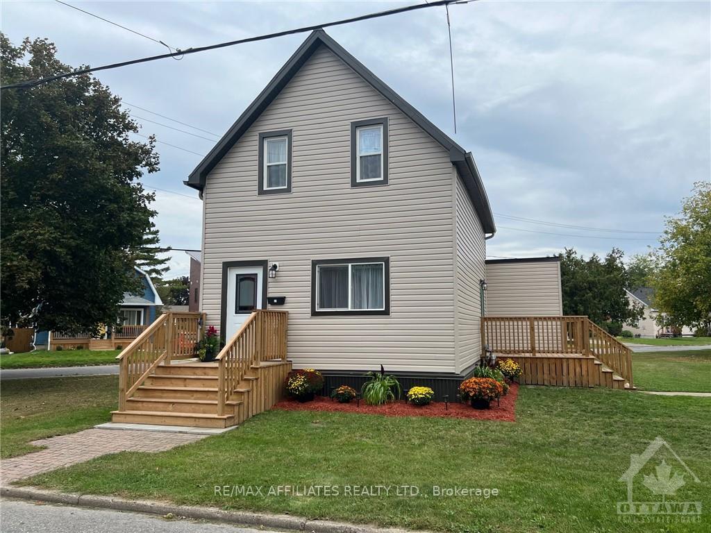 Photo 1 of 27 Anne Street, Smiths Falls — HOMEH