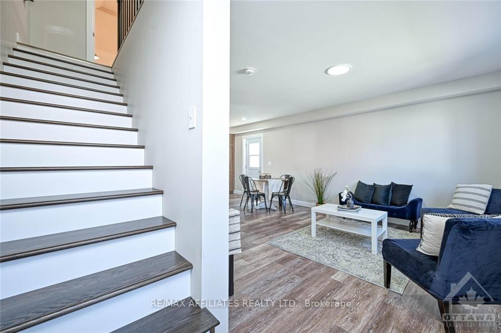 Photo 3 of 27 Anne Street, Smiths Falls — HOMEH