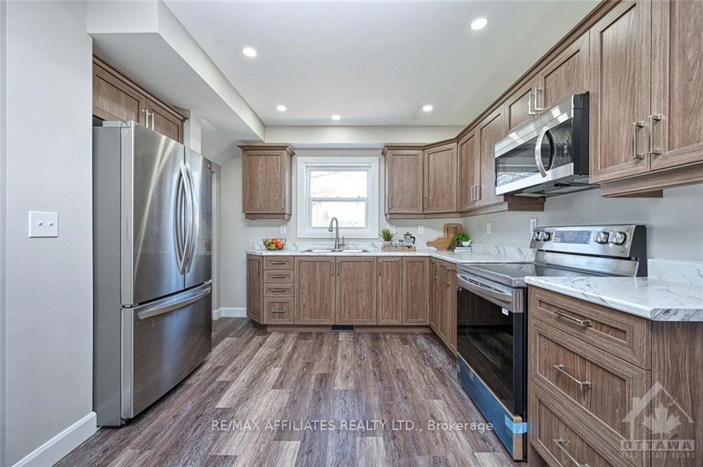 Photo 8 of 27 Anne Street, Smiths Falls — HOMEH
