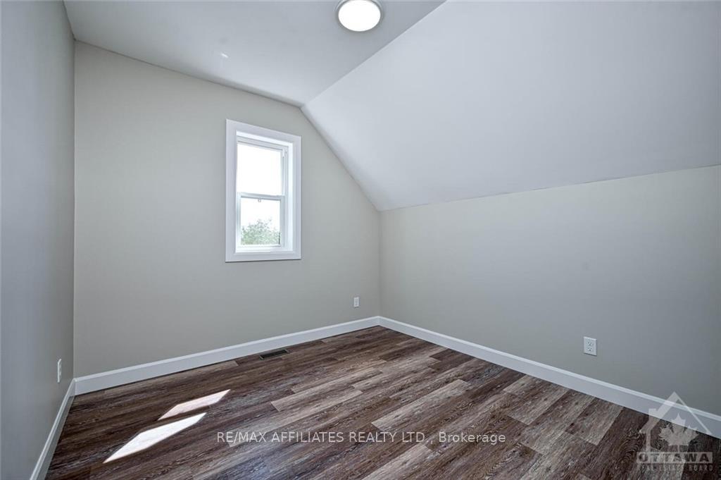 Photo 10 of 27 Anne Street, Smiths Falls — HOMEH