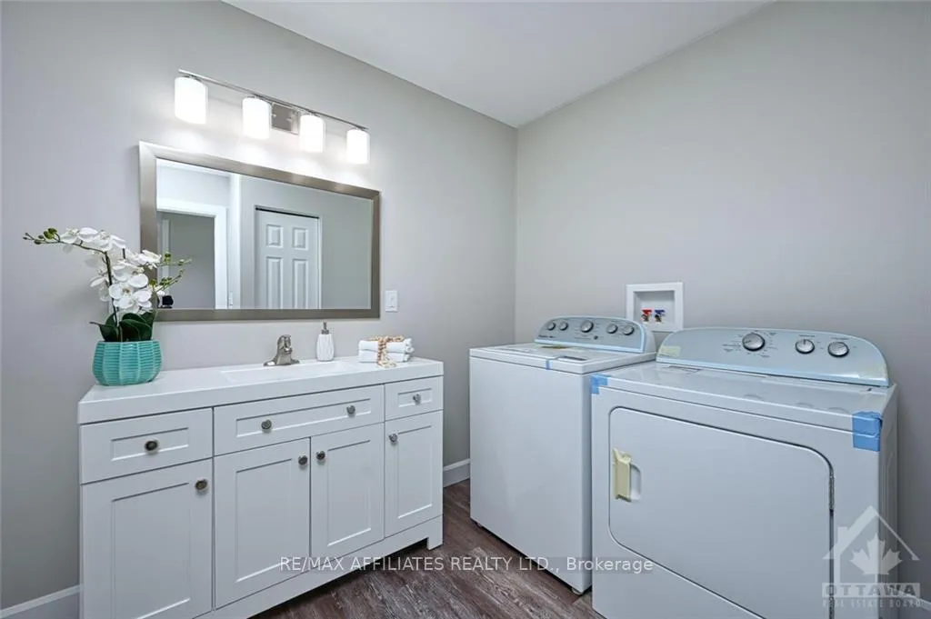 Photo 16 of 27 Anne Street, Smiths Falls — HOMEH
