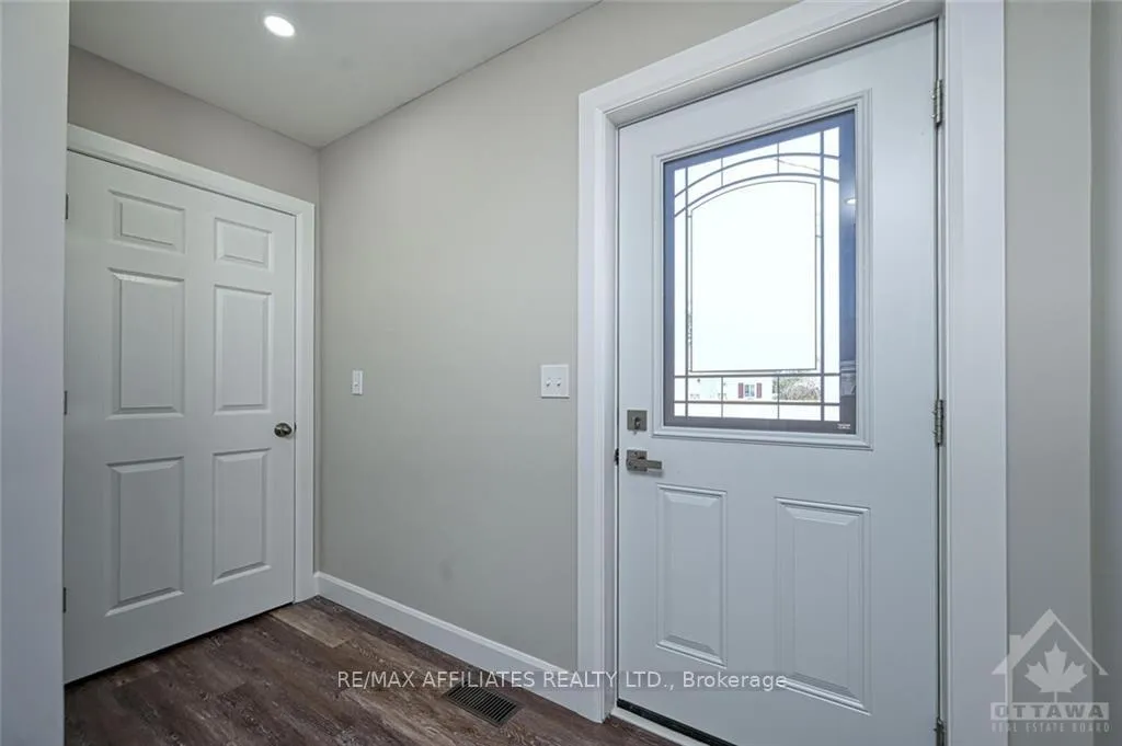 Photo 17 of 27 Anne Street, Smiths Falls — HOMEH