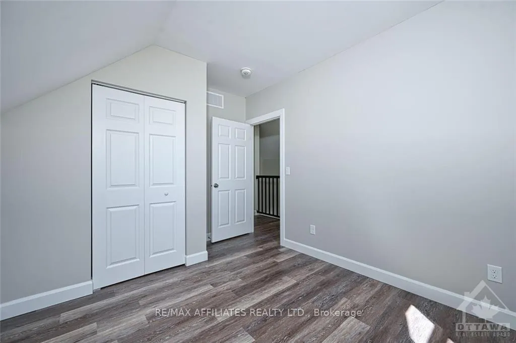 Photo 18 of 27 Anne Street, Smiths Falls — HOMEH
