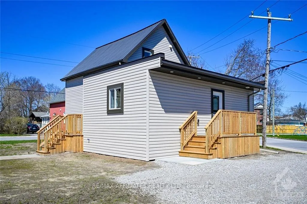 Photo 21 of 27 Anne Street, Smiths Falls — HOMEH