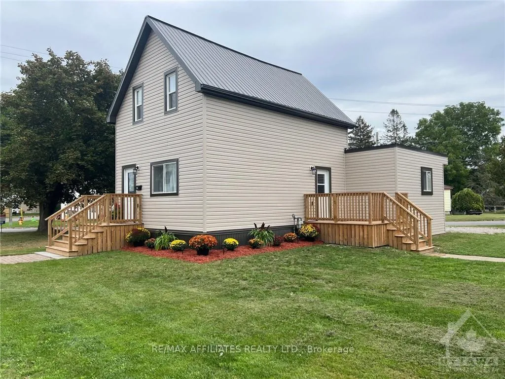 Photo 23 of 27 Anne Street, Smiths Falls — HOMEH