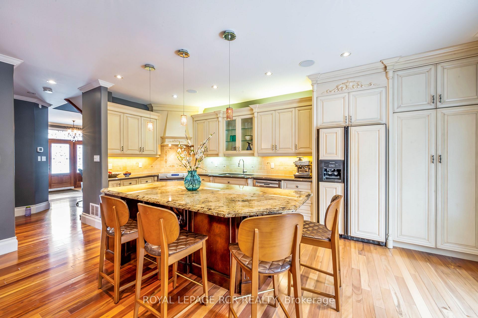 Photo 3 of 404 Rintoul Crescent, Shelburne — HOMEH