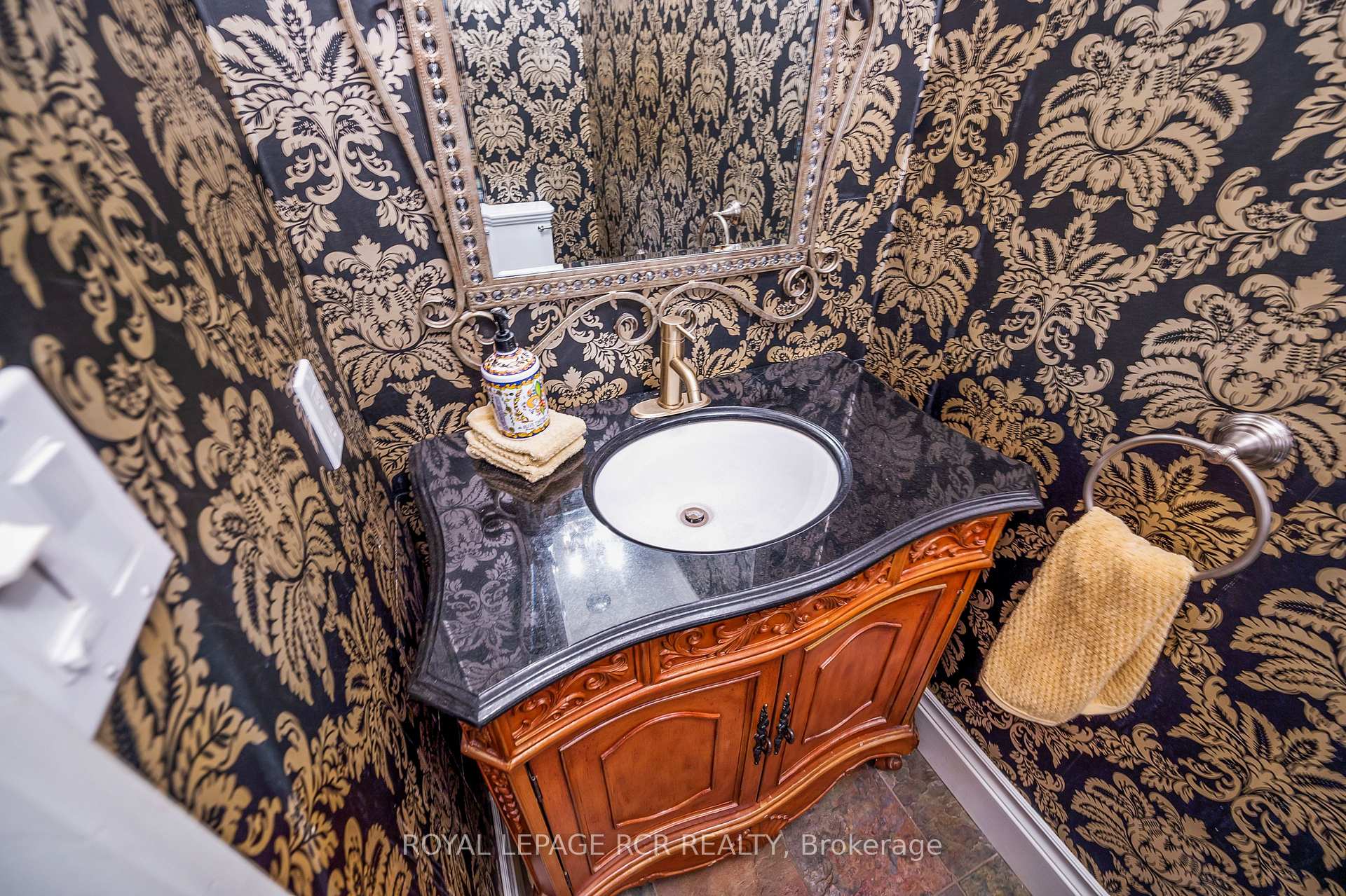Photo 13 of 404 Rintoul Crescent, Shelburne — HOMEH