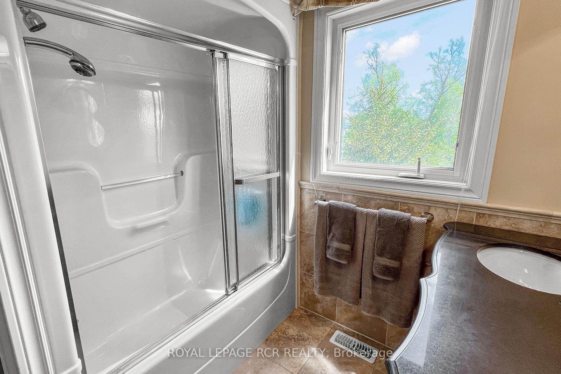 Photo 25 of 404 Rintoul Crescent, Shelburne — HOMEH