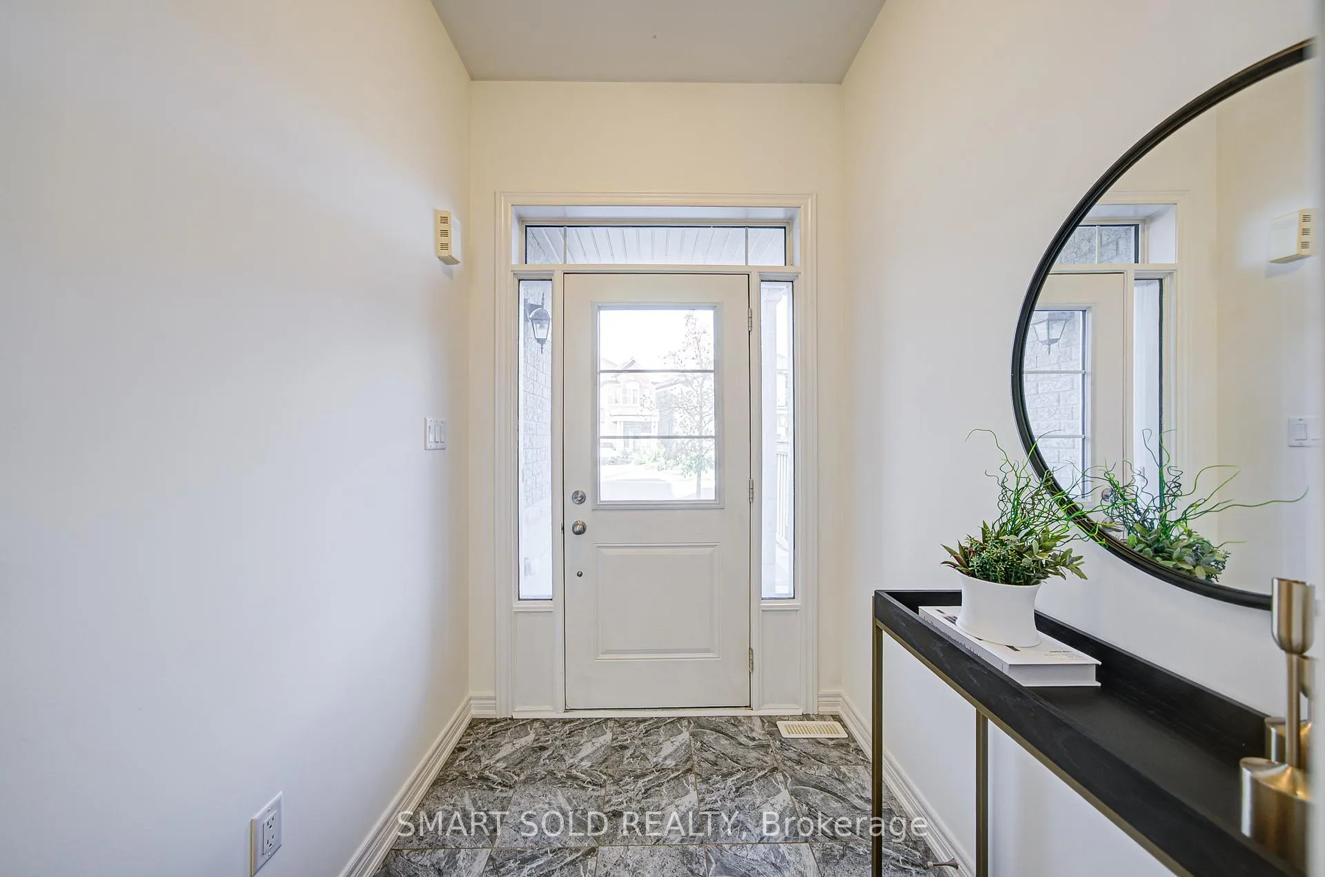 Photo 3 of 99 Chouinard Way, Aurora, Rural Aurora — HOMEH